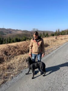Blocken vorne
Assistenzhundeaufgabe